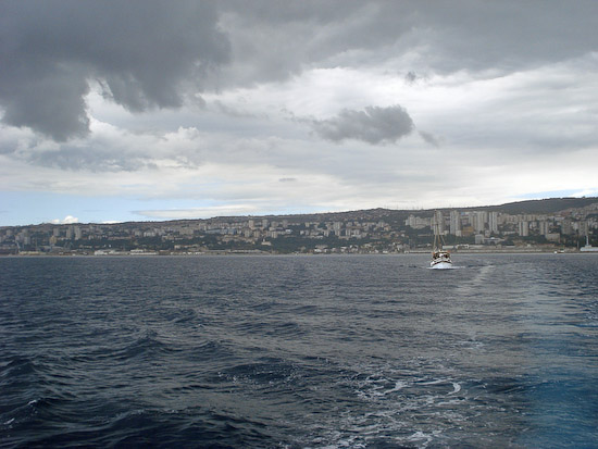 10 Schon sehen wir Rijeka von der Ferne