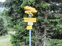 013 Wegweiser Dreilaendereck 1561 m zeigt alle Richtungen