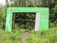 038  nach 1 Std und 15 min 750 m Steilabstieg sehen wir die Aufstiegszeiten der Berglaeufer