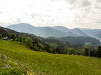 007   ein schoener Blick zum lang gezogenen Hochlantsch