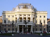 043  Historisches Gebaeude des Slowakischen Nationaltheaters am Hviezdoslav-Platz,  aber man koennte Sie mit der Grazer Oper leicht verwechseln