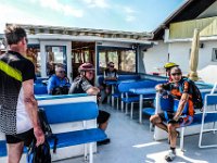 038-wir machen s uns am Boot gemuetlich