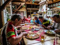 071-beim Mittagessen