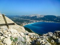 010 Blick vom Gipfelkreuz Ljubimer 220 m zu unserem Strand