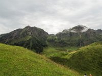 003 Links die Henne 2077m, dazwischen Wildseeloderhaus 1854m und rechts der Wildseeloder 2118m