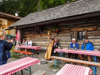 042 die Wirtsleut spielten uns einige Lieder begleitet mit der Harfe