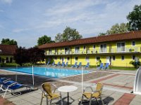 004 auch das Schwimmbad war bereits in Betrieb