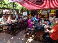 022 im Buschenschank wird ein kleiner Impiss genommen