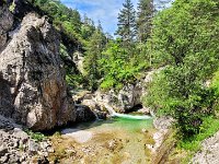 025 und glasklares Wasser